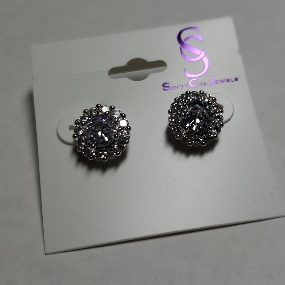 💜SOLD💜Savvy Cie Rhodium Plated CZ Halo Earrings - Picture 6 of 9